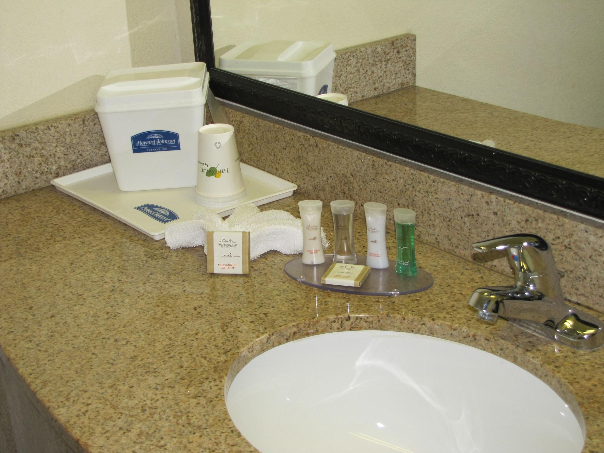 Howard Johnson By Wyndham Tallahassee Bagian luar foto
