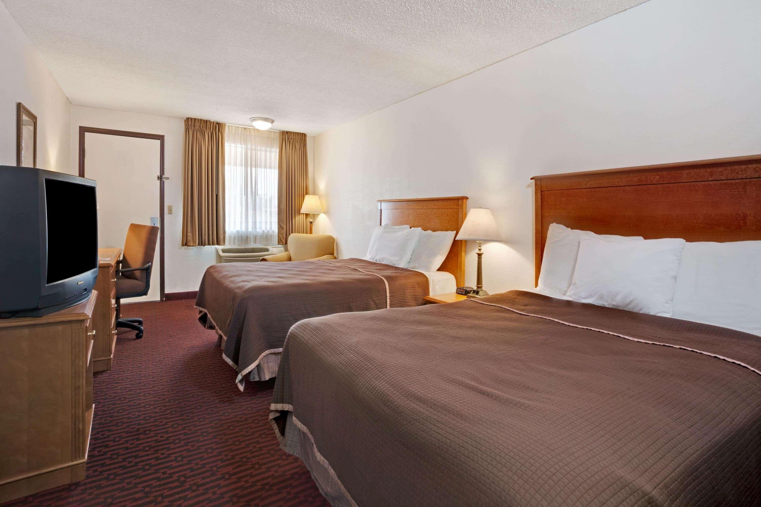 Howard Johnson By Wyndham Tallahassee Bagian luar foto